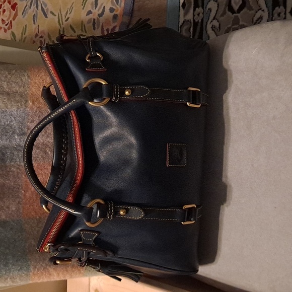 Dooney and Bourke medium/large satchel in Navy Florentine leather - Picture 3 of 8